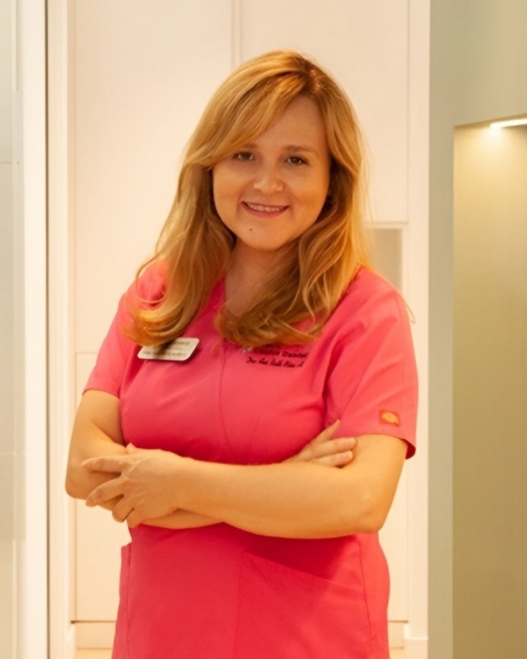 Dra. Ana Ruth Oliva Hernández, especialista en Invisalign y ortodoncia invisible en Los Cristianos