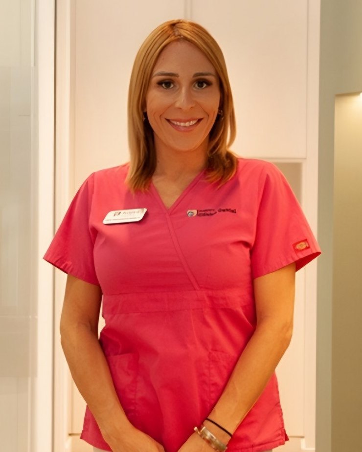 Dra. Macarena Varela Casañas, especialista en implantología en Los Cristianos